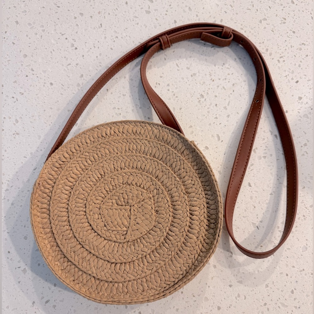 GAP Circular Woven Crossbody Bag in Tan